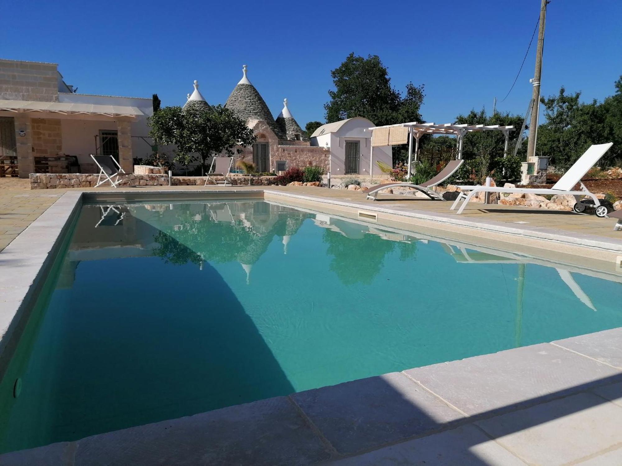 Trullo Del Sol Guest House เชจลีเมสซาปิกา ภายนอก รูปภาพ